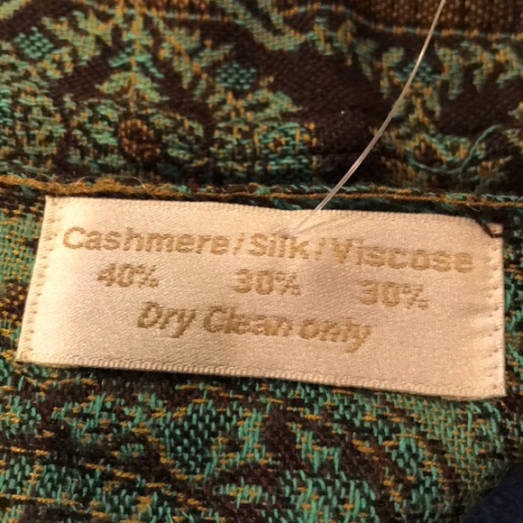 NWT Cashmere-Blend Infinity Scarf - Picture 5 of 7